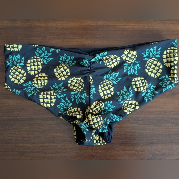 Fused Hawaii Cheeky Hipster Black Pineapple Patterned Runched Bikini Bottom - Picture 6 of 7